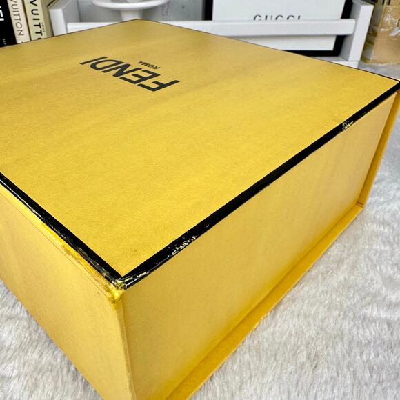 FENDI Magnetic Closure Large Box with tissue paper NICE! - Picture 11 of 11